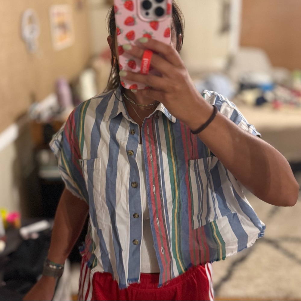 Women’s cropped short sleeve button up